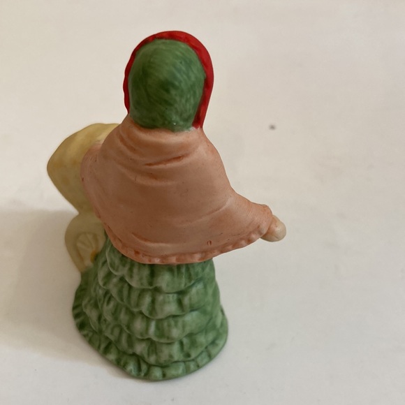 Vintage 1986 Lefton Colonial village ceramic figure Mrs Eberhard and baby - Picture 3 of 10